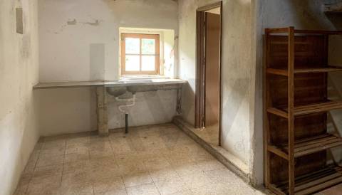 Quinta com Moradia T3 em Pedra para restauro com 2.814m² de Terreno – Covas, V.N. Cerveira