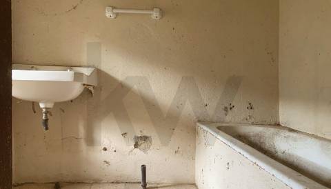 Quinta com Moradia T3 em Pedra para restauro com 2.814m² de Terreno – Covas, V.N. Cerveira