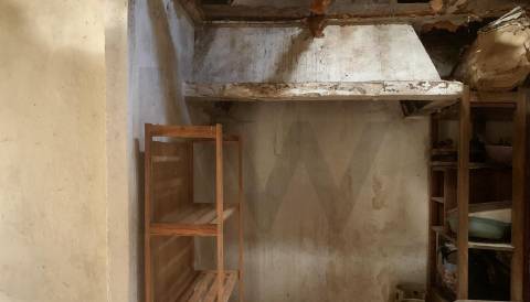 Quinta com Moradia T3 em Pedra para restauro com 2.814m² de Terreno – Covas, V.N. Cerveira