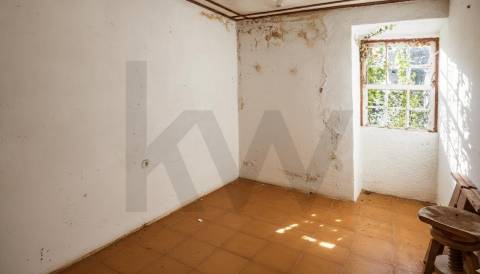 Quinta com Moradia T3 em Pedra para restauro com 2.814m² de Terreno – Covas, V.N. Cerveira