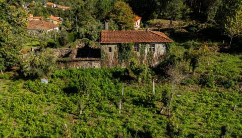 Quinta com Moradia T3 em Pedra para restauro com 2.814m² de Terreno – Covas, V.N. Cerveira