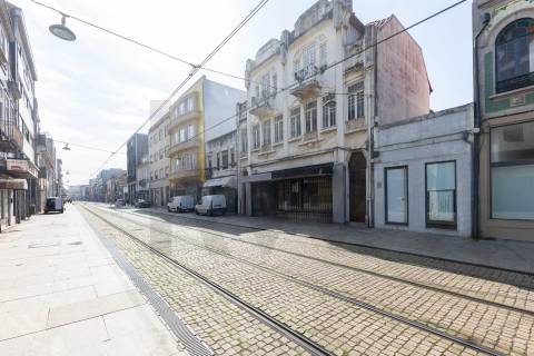 Prédio com Projeto Aprovado na Zona Histórica de Matosinhos na Rua Brito Capelo