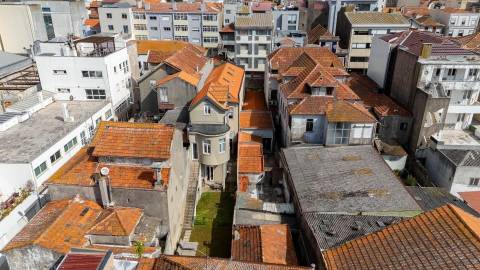 Prédio com Projeto Aprovado na Zona Histórica de Matosinhos na Rua Brito Capelo