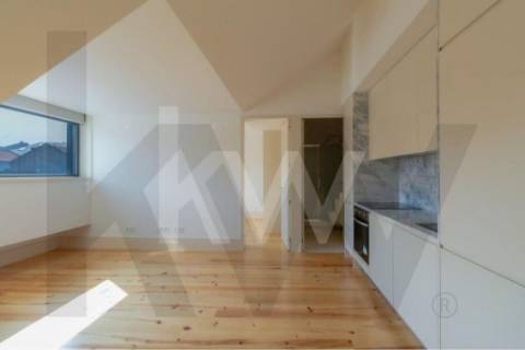 Apartamento T1 à Venda Novo | Último Andar | A 3 minutos da Praia de Matosinhos Sul e Metro