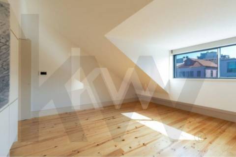 Apartamento T1 à Venda Novo | Último Andar | A 3 minutos da Praia de Matosinhos Sul e Metro