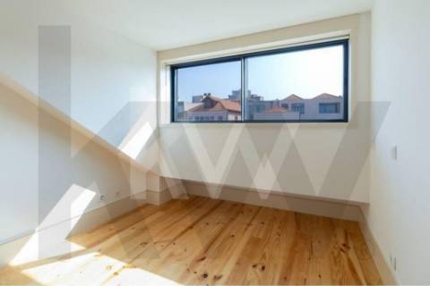 Apartamento T1 à Venda Novo | Último Andar | A 3 minutos da Praia de Matosinhos Sul e Metro