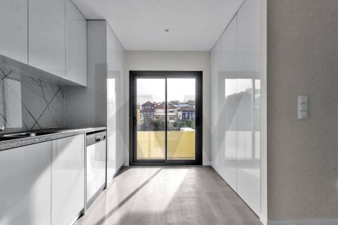 T2 Renovado com Terraço e  Mobilado em Paranhos | Junto ao Metro e Polo Universitário