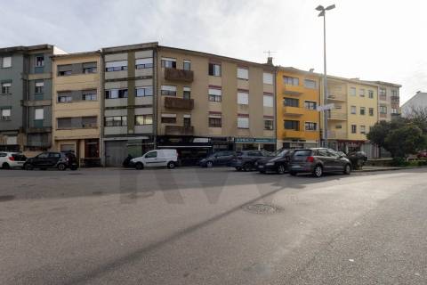 T2 Renovado com Terraço e  Mobilado em Paranhos | Junto ao Metro e Polo Universitário