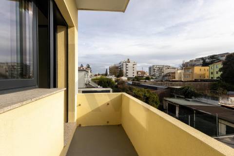 T2 Renovado e Mobilado em Paranhos | Junto ao Metro e Polo Universitário
