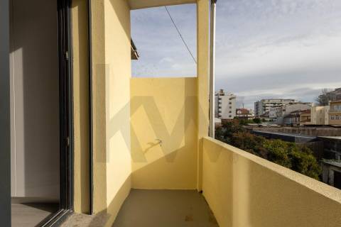 T2 Renovado e Mobilado em Paranhos | Junto ao Metro e Polo Universitário