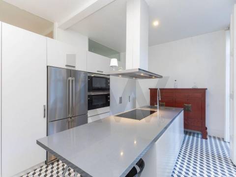 Moradia T4 renovada com terraço no Bonfim, Porto