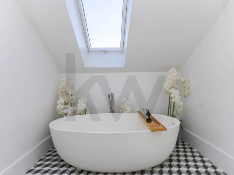 Moradia T4 renovada com terraço no Bonfim, Porto
