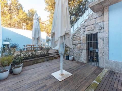 Moradia T4 renovada com terraço no Bonfim, Porto