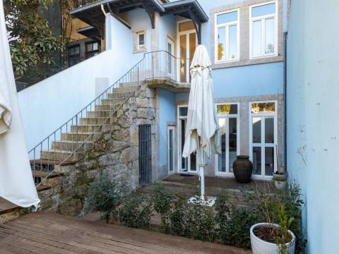 Moradia T4 renovada com terraço no Bonfim, Porto