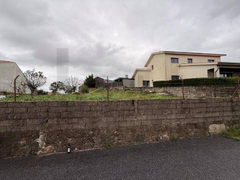 Terreno para construção de Moradia em Santa Cruz do Bispo junto ao Marshoping