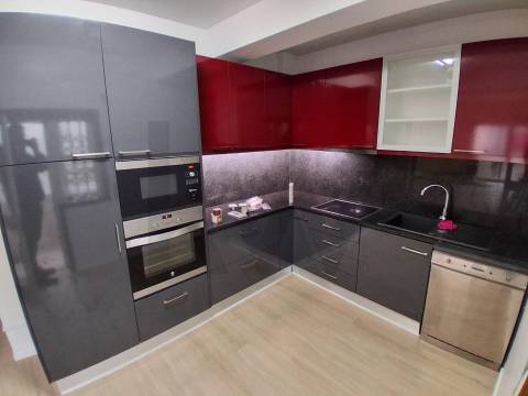 Apartamento T2 à venda na Rua Padre Joaquim das Neves- Rio Tinto