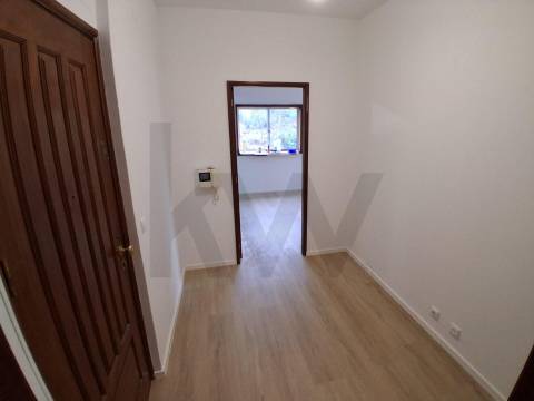 Apartamento T2 à venda na Rua Padre Joaquim das Neves- Rio Tinto