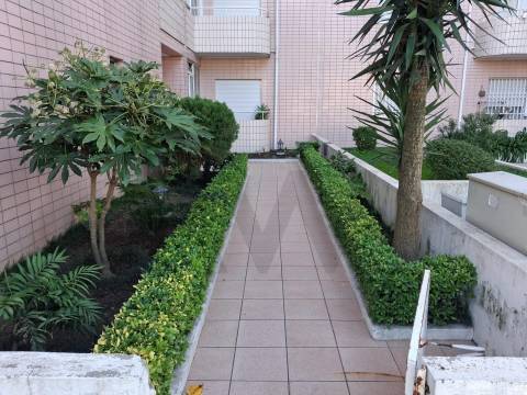 Apartamento T2 à venda na Rua Padre Joaquim das Neves- Rio Tinto