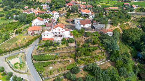 Terreno urbano com garagem e viabilidade de construção em Montaria, Viana do Castelo