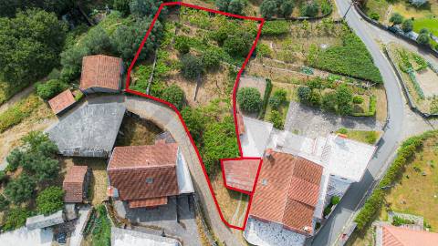 Terreno urbano com garagem e viabilidade de construção em Montaria, Viana do Castelo