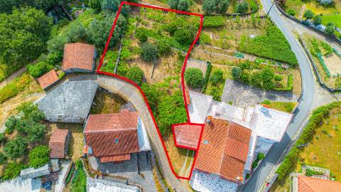 Terreno urbano com garagem e viabilidade de construção em Montaria, Viana do Castelo