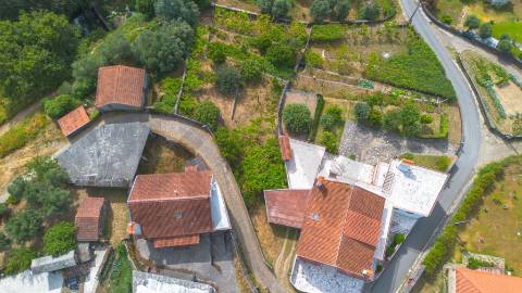 Terreno urbano com garagem e viabilidade de construção em Montaria, Viana do Castelo