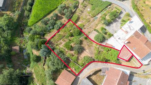Terreno urbano com garagem e viabilidade de construção em Montaria, Viana do Castelo