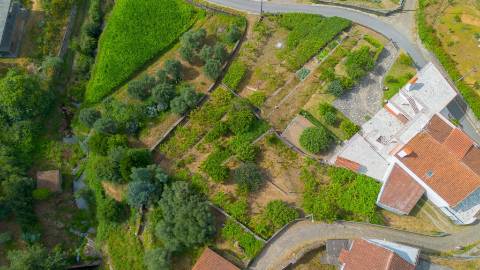 Terreno urbano com garagem e viabilidade de construção em Montaria, Viana do Castelo