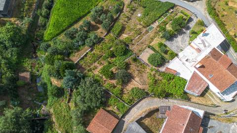 Terreno urbano com garagem e viabilidade de construção em Montaria, Viana do Castelo