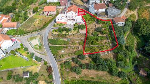Terreno urbano com garagem e viabilidade de construção em Montaria, Viana do Castelo