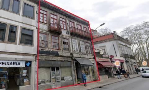 **Prédio para reabilitação com projeto aprovado no Marquês, Porto**