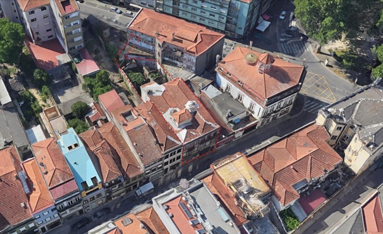 **Prédio para reabilitação com projeto aprovado no Marquês, Porto**