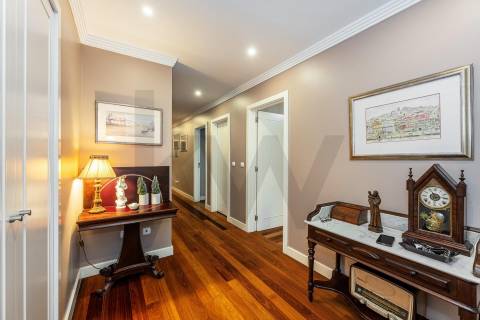 Excelente T5  em Condominio Fechado a Marechal Gomes da Costa, Porto