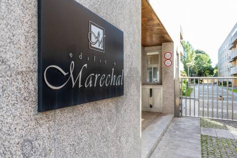 Excelente T5  em Condominio Fechado a Marechal Gomes da Costa, Porto