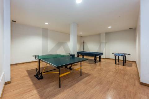 Excelente T5  em Condominio Fechado a Marechal Gomes da Costa, Porto