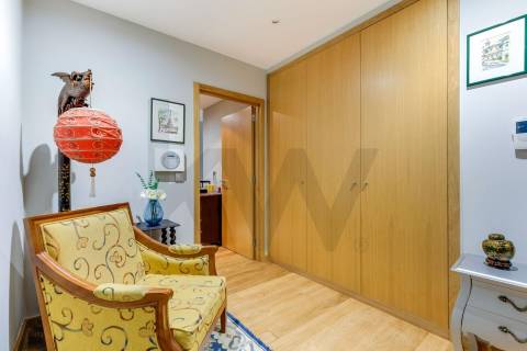 Apartamento T5 Duplex com 3 lugares de garagem em Vereda Tenente Valadim (Canidelo)