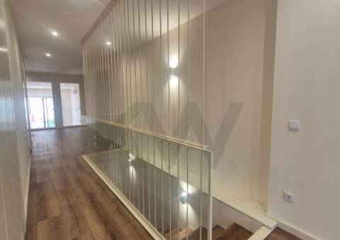 Apartamento T2+1 renovado com terraço no Bonfim, Porto