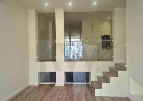 Apartamento T2+1 renovado com terraço no Bonfim, Porto