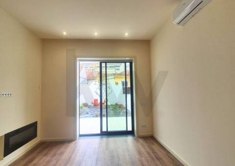 Apartamento T2+1 renovado com terraço no Bonfim, Porto
