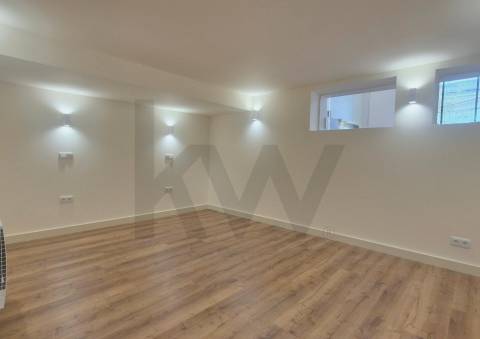 Apartamento T2+1 renovado com terraço no Bonfim, Porto