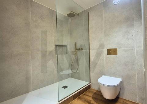 Apartamento T2+1 renovado com terraço no Bonfim, Porto