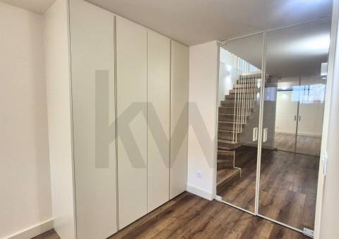 Apartamento T2+1 renovado com terraço no Bonfim, Porto