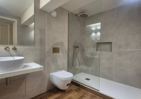 Apartamento T2+1 renovado com terraço no Bonfim, Porto
