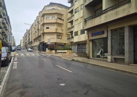 Apartamento T2+1 renovado com terraço no Bonfim, Porto