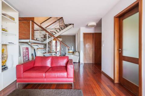 Apartamento T3 Duplex, para venda, nas Virtudes, com vista rio