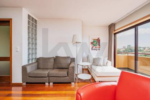 Apartamento T3 Duplex, para venda, nas Virtudes, com vista rio