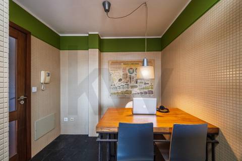 Apartamento T3 Duplex, para venda, nas Virtudes, com vista rio
