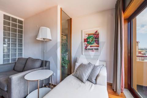 Apartamento T3 Duplex, para venda, nas Virtudes, com vista rio