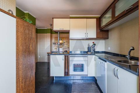 Apartamento T3 Duplex, para venda, nas Virtudes, com vista rio
