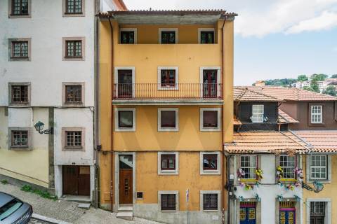 Apartamento T3 Duplex, para venda, nas Virtudes, com vista rio